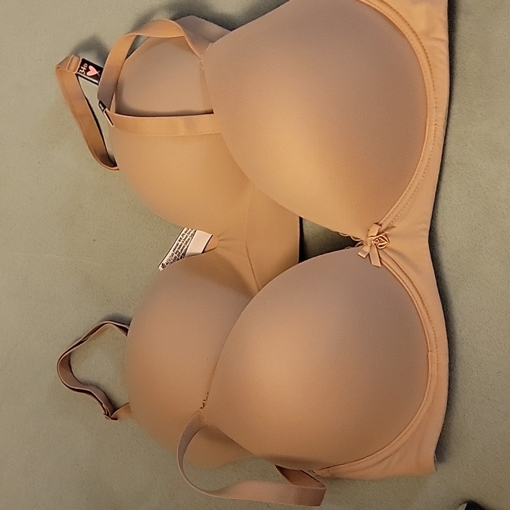 2 BNWT 34 D Victoria secret bras